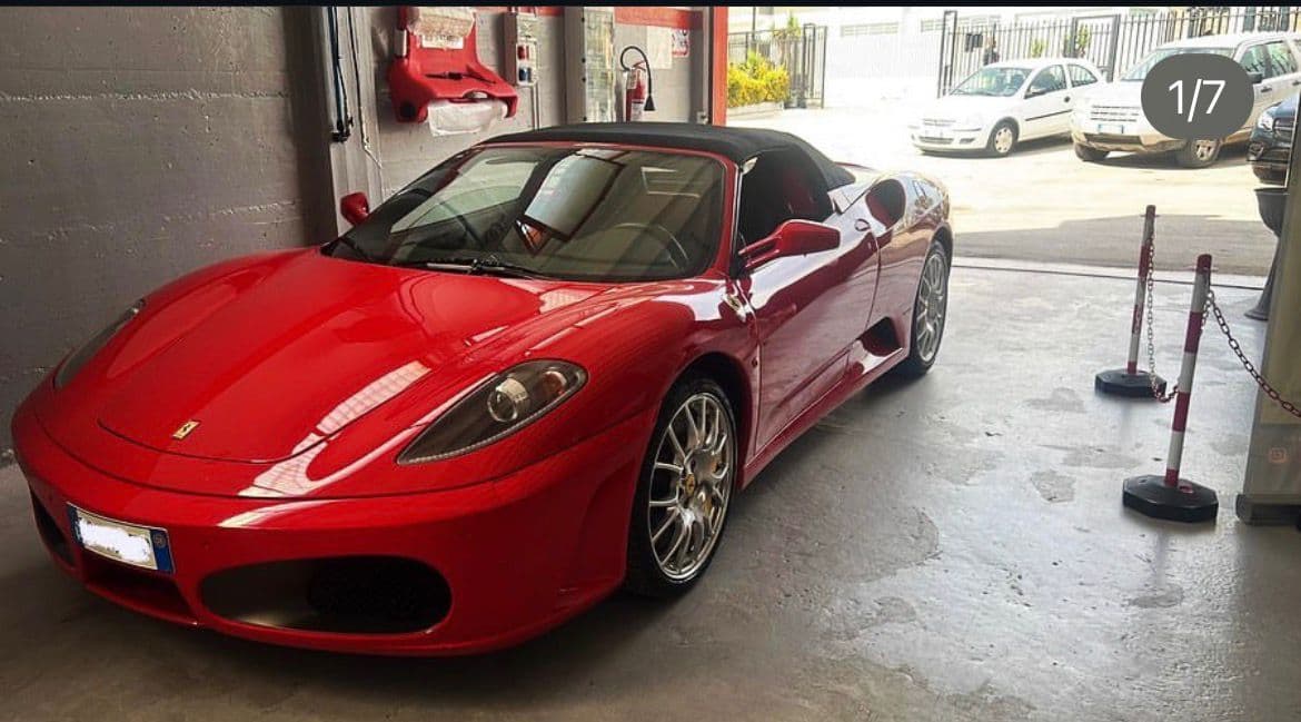 Range Rover Velar su ponte sollevatore